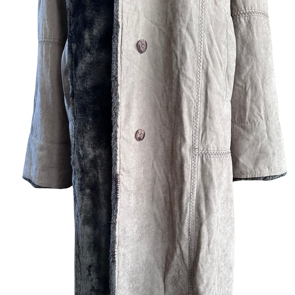 Utex Dark Brown Fur Coat - Picture 3 of 16